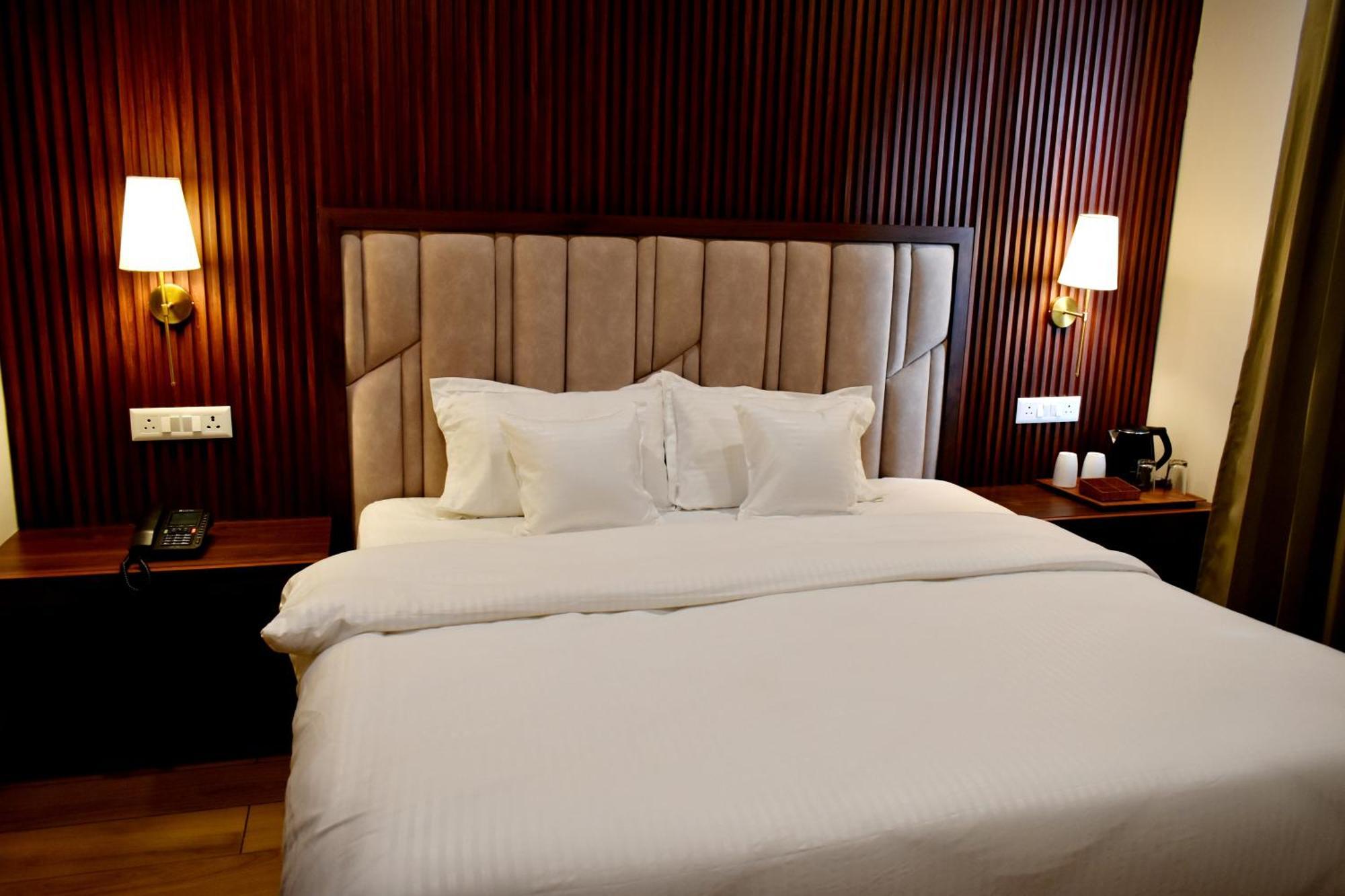מוקטשוואר Rega Manivedya The Jungle Trail Resort מראה חיצוני תמונה