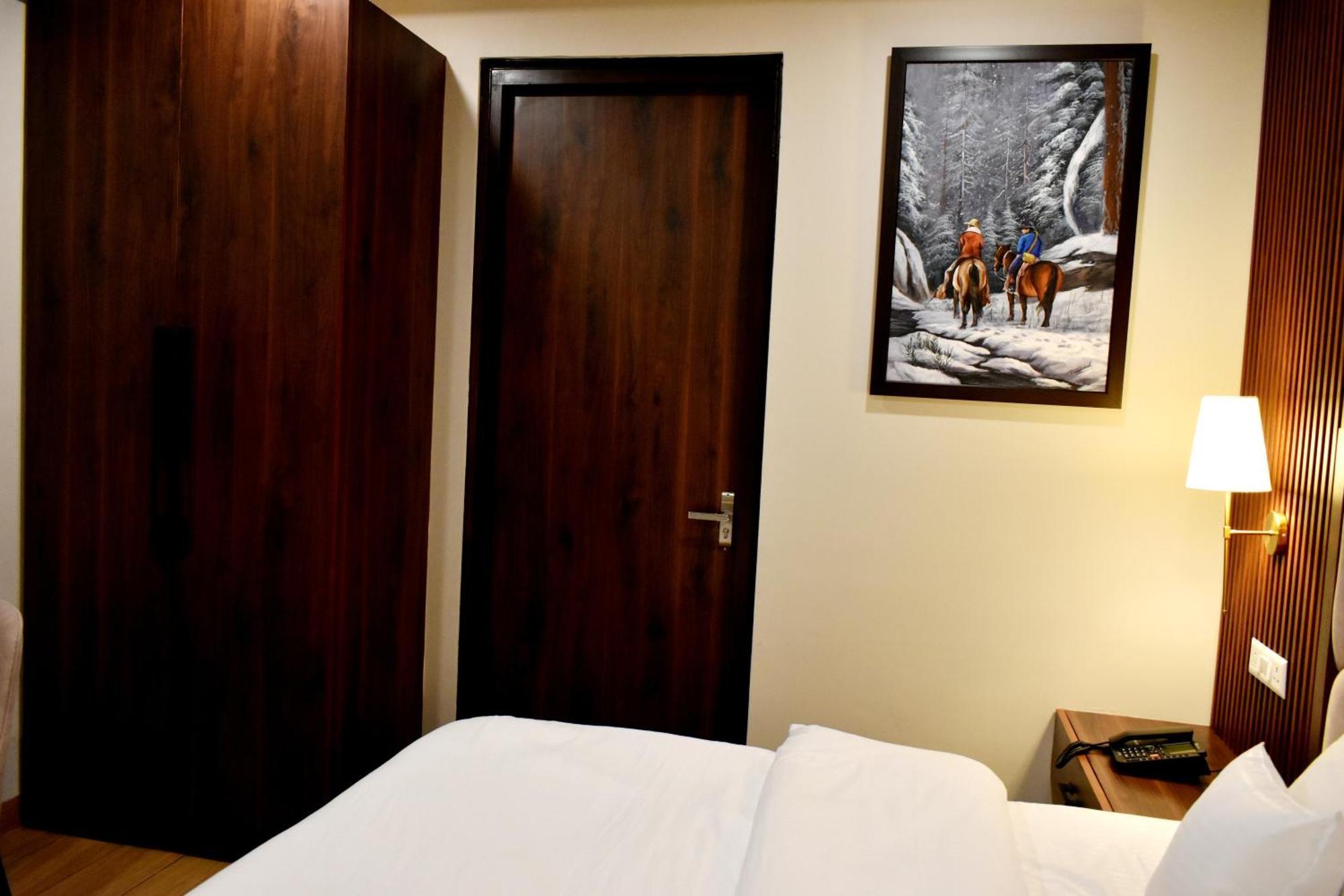 מוקטשוואר Rega Manivedya The Jungle Trail Resort מראה חיצוני תמונה